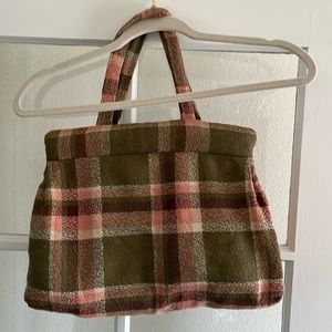 Sweet vintage woven plaid bag!